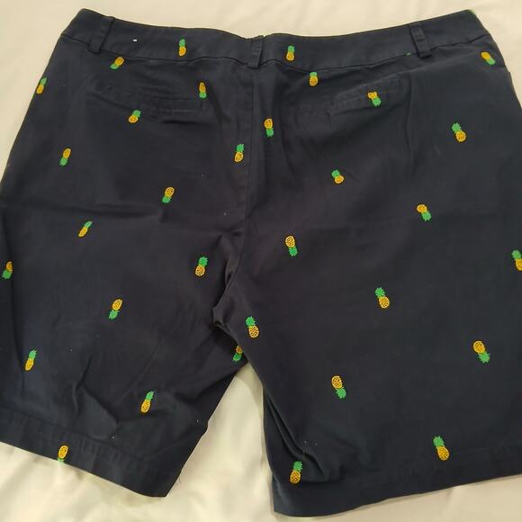 Charter Club Pant Shop/Woman size 20 Navy 10" inseam flat front PINEAPPLE shorts - Picture 5 of 9